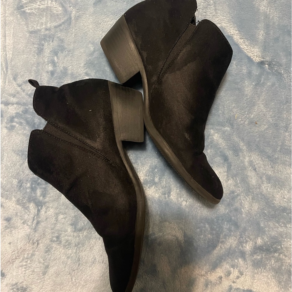 American Eagle black faux suede booties